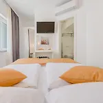 Apartments Villa Tudor 1