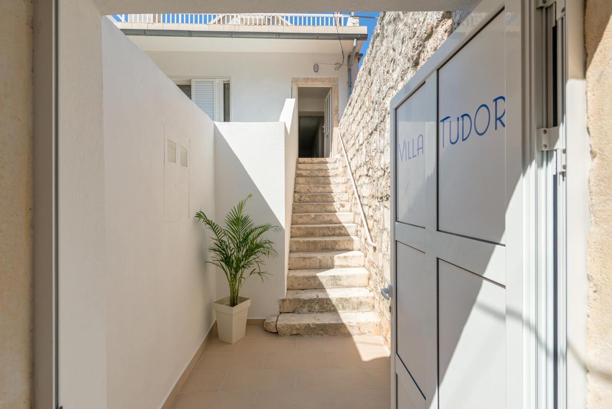 Tudor 1 Hvar Town