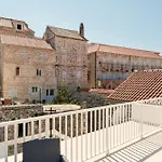 Apartments Villa Tudor 1